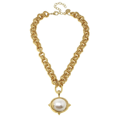 Flat view of the Susan Shaw Pearl Cab Necklace