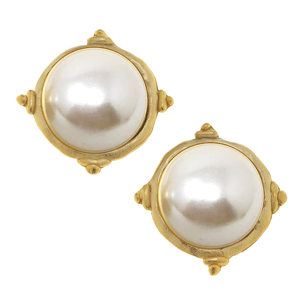 Flat view of the Susan Shaw Handcast Pearl Cab Post Earrings