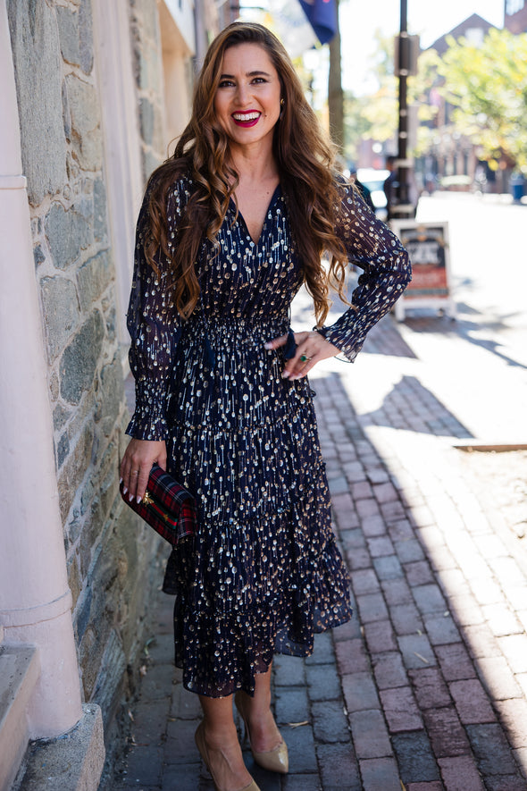 Outdoor model in the Sail to Sable Smocked Midi Dress - Navy Clip Dot