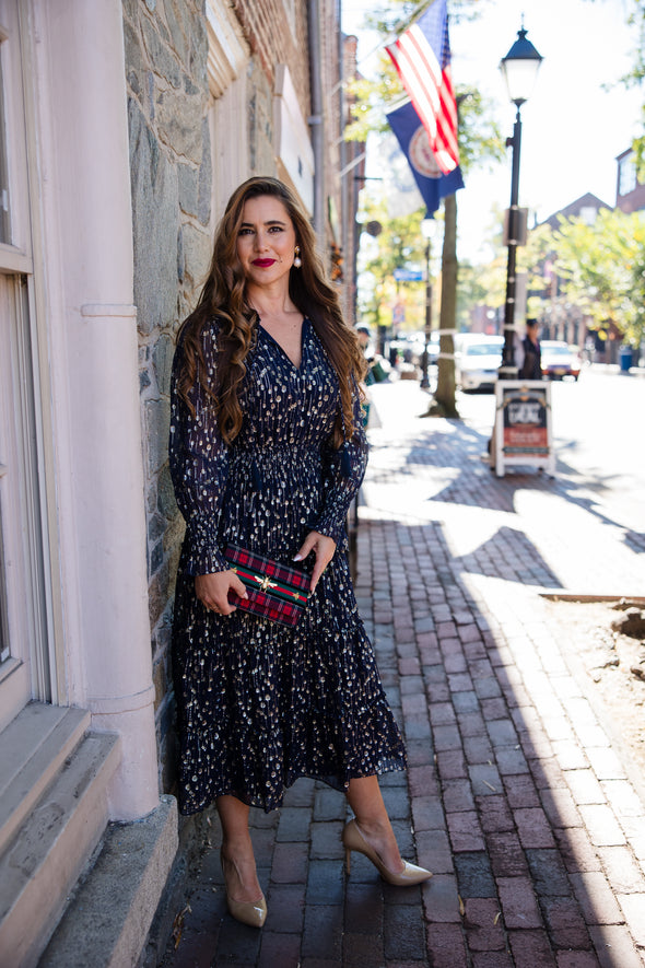 Outdoor model in the Sail to Sable Smocked Midi Dress - Navy Clip Dot