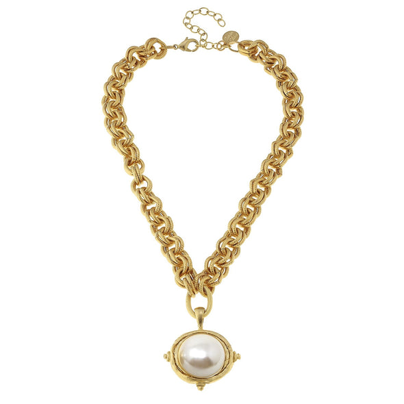 Flat view of the Susan Shaw Pearl Cab Necklace