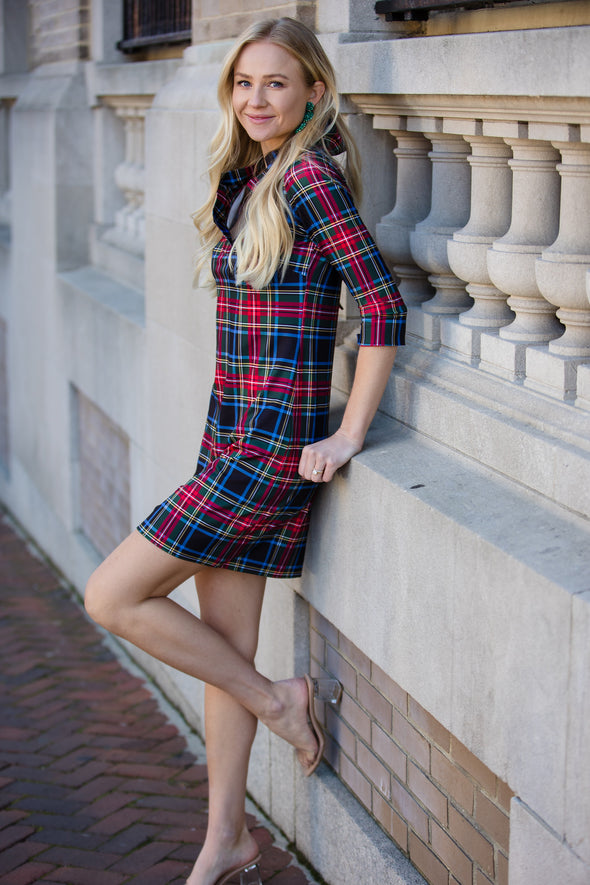 Outdoor model in the Gretchen Scott Ruff Neck Jersey Dress - Duke Of York - Black/Multi